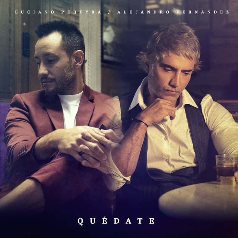 Portada del single «Quédate», de Luciano Pereyra y Alejandro Fernández: los dos sentados en un bar con luz tenue, con el título en letras blancas abajo (foto de archivo)