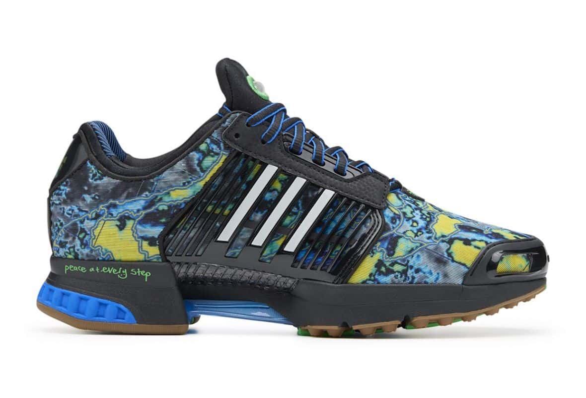 adidas Climacool 1 de Always Do What You Should Do con estampado de mapa del clima en azul, amarillo y negro, de perfil sobre fondo blanco