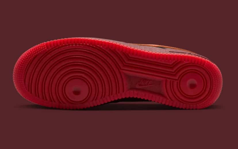 Nike Air Force 1 Low Patent Leather Dark Team Red vista lateral