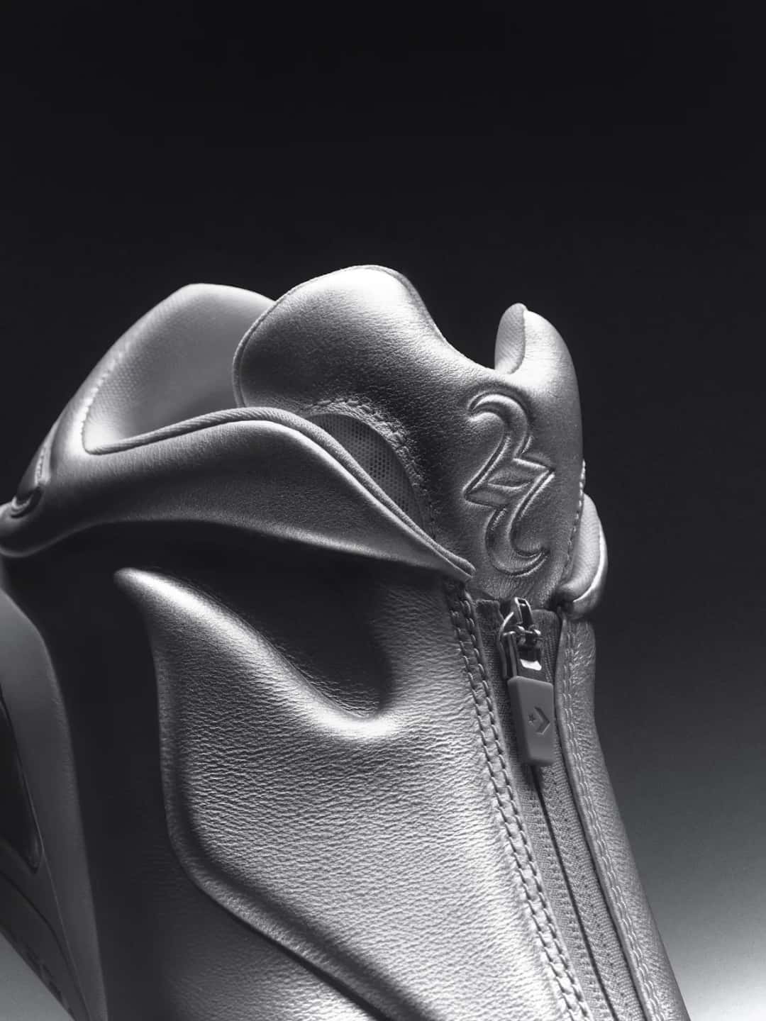 Vista del par Converse SHAI 001 Premium Steel