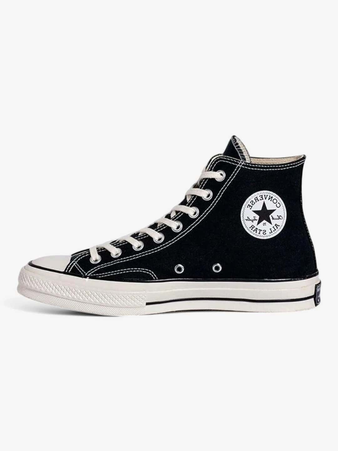 Converse Chuck 70 Hi negra de lona con la puntera y la suela color crema, de perfil