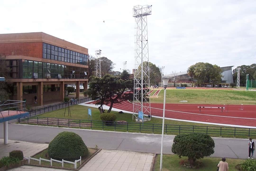 Foto de archivo: el edificio del CeNARD y la pista de atletismo del predio, en el barrio porteño de Núñez