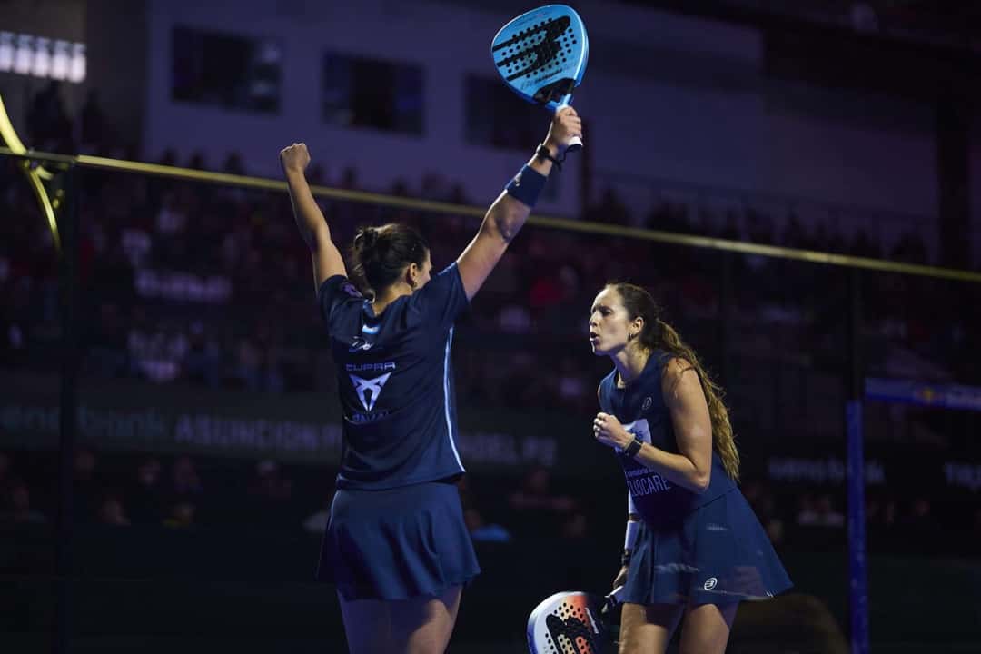 Delfi Brea y Gemma Triay festejan un punto en el Asunción Premier Padel P2
