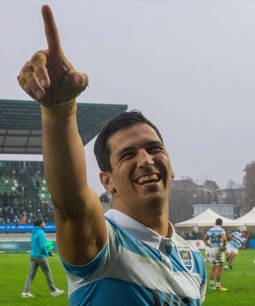 Foto de archivo: Matías Moroni, con la camiseta celeste y blanca de Los Pumas, festeja con el dedo índice levantado en un test match en Treviso