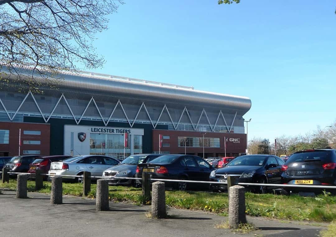 Foto de archivo: la fachada del estadio Welford Road de Leicester, con el escudo de los Tigers, en un día soleado