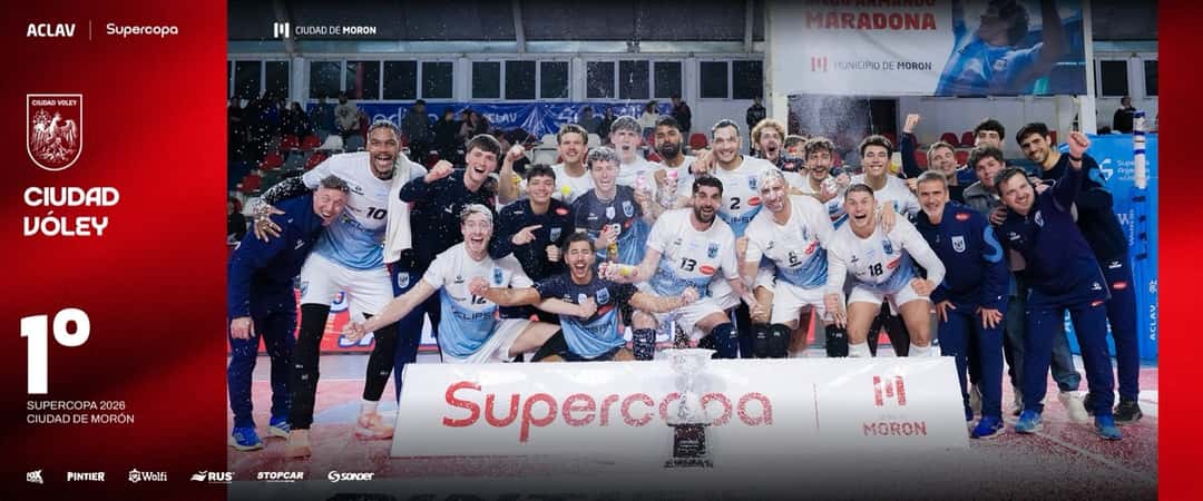 Placa oficial de la ACLAV con el plantel de Ciudad Vóley, que festeja con el trofeo de la Supercopa 2026