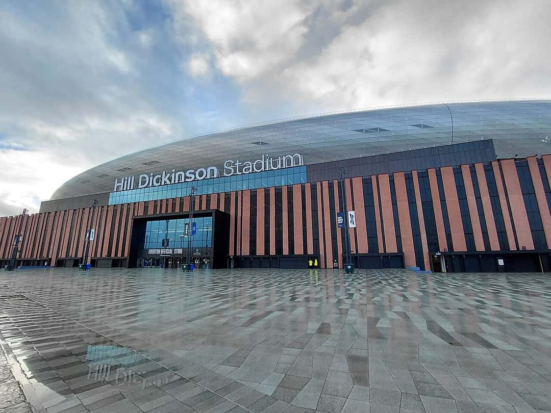 Fachada del Hill Dickinson Stadium, la casa de Everton en Liverpool (foto: RoyalBlueStuey, Wikimedia Commons, licencia CC0)