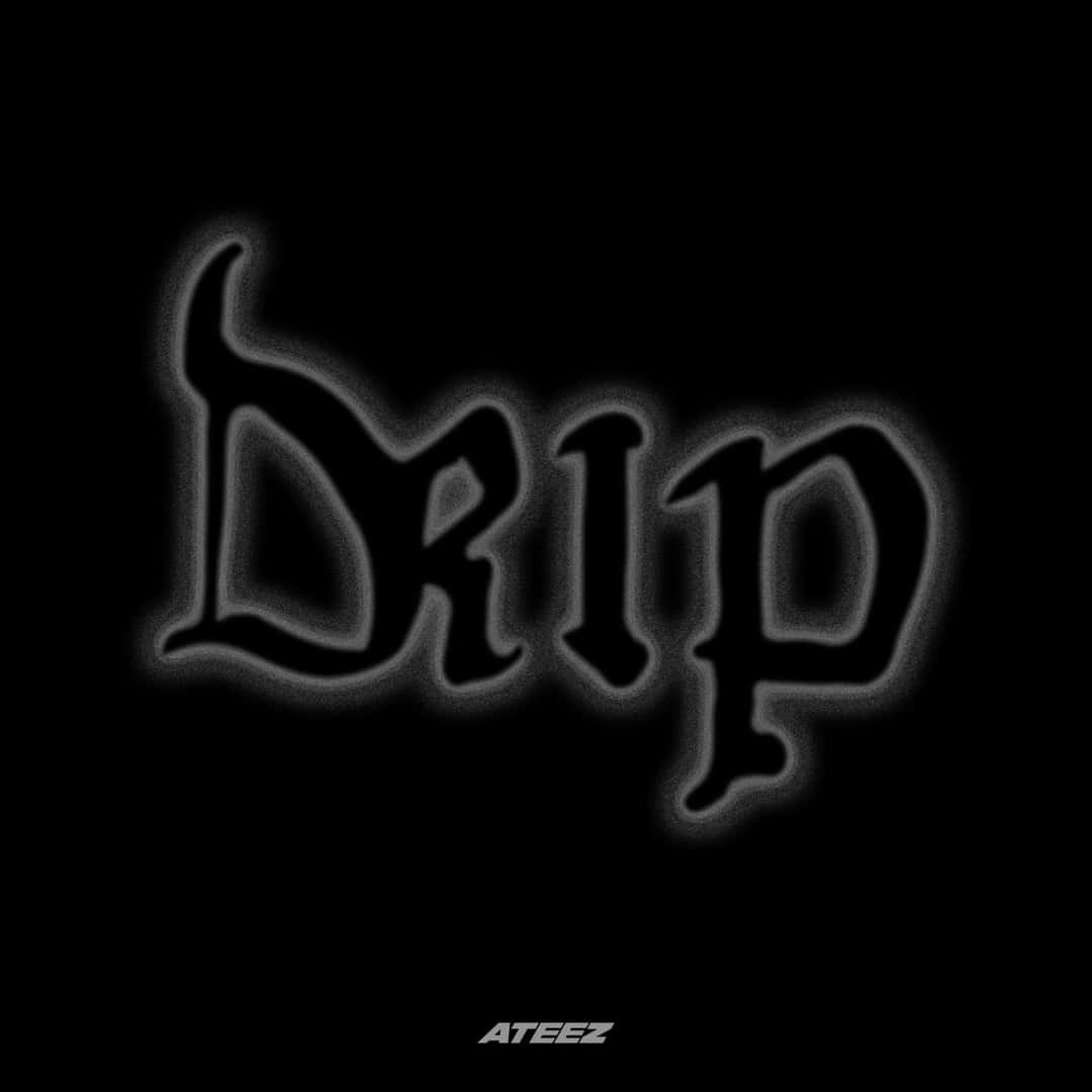 Portada oficial del single «Drip» de ATEEZ: la palabra «Drip» en letras góticas negras con un brillo blanco difuso sobre fondo negro, y el nombre del grupo abajo