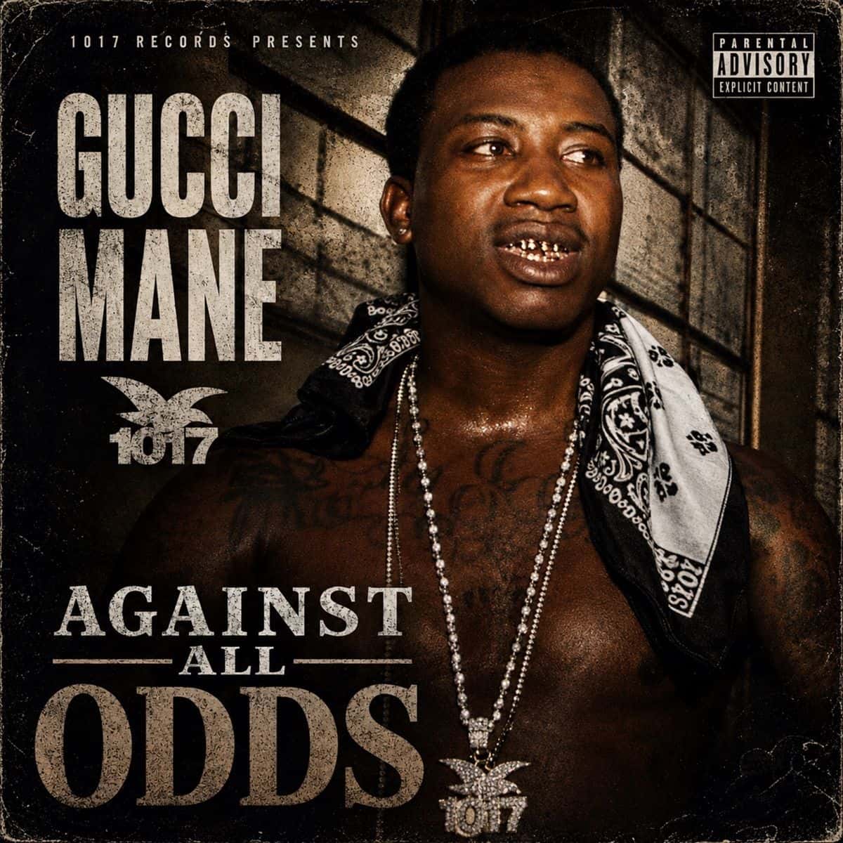 Portada oficial de "Against All Odds" de Gucci Mane: el rapero, con el torso descubierto, dientes de oro, cadenas plateadas con el colgante de 1017 y un pañuelo bandana blanco y negro sobre los hombros, mira hacia un costado frente a una pared de ladrillos, en tonos sepia, con su nombre, el logo de 1017 y el título en letras gastadas