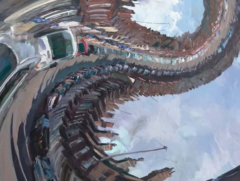 Fotograma del video oficial de «One Car Hits Another»: una calle pintada con casas y autos que se retuerce en espiral contra el cielo celeste