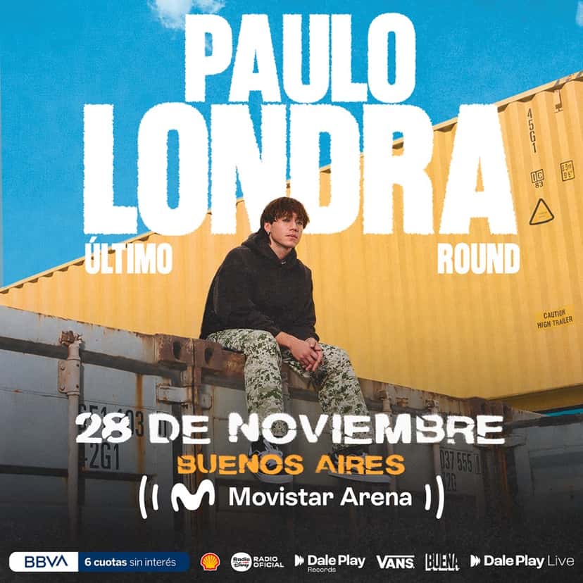Afiche oficial del show de Paulo Londra el 28 de noviembre en el Movistar Arena de Buenos Aires: el artista sentado sobre contenedores de carga amarillos