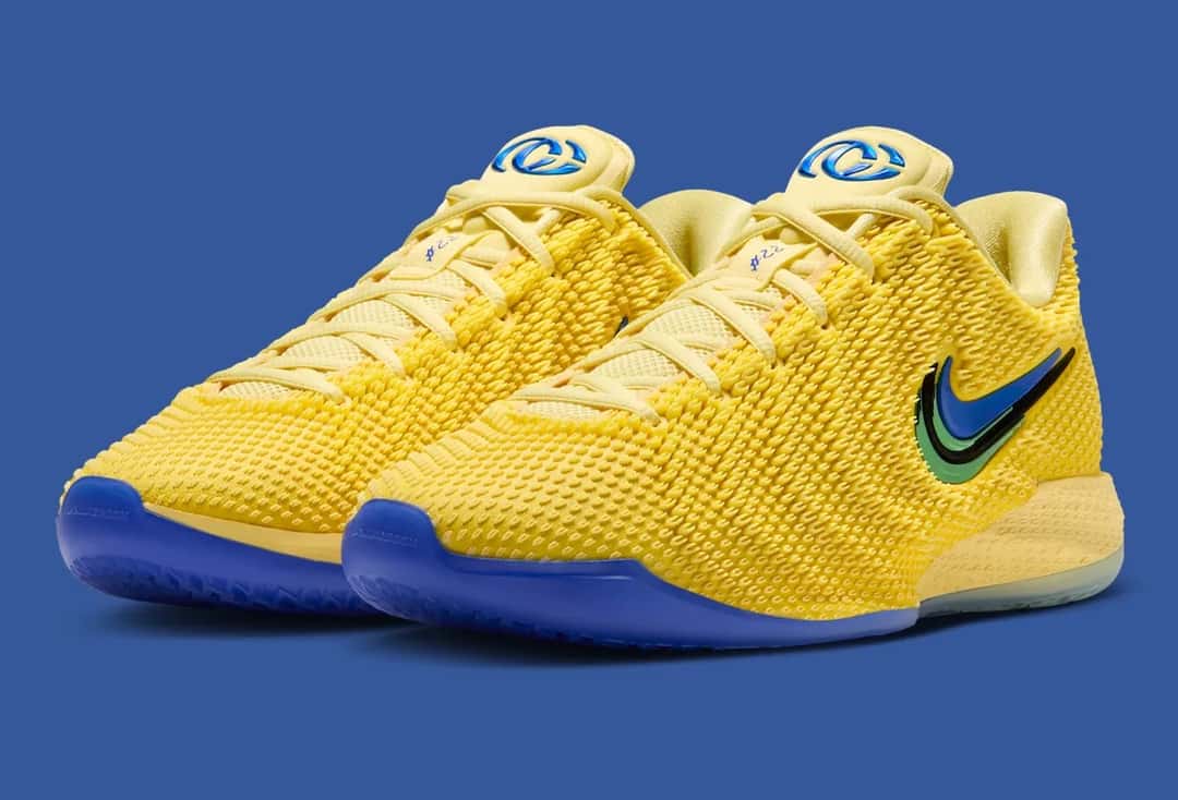 Nike Caitlin 1 Warning Code en amarillo con base de mediasuela azul, Swoosh doble azul y verde, y logo CC en la lengüeta
