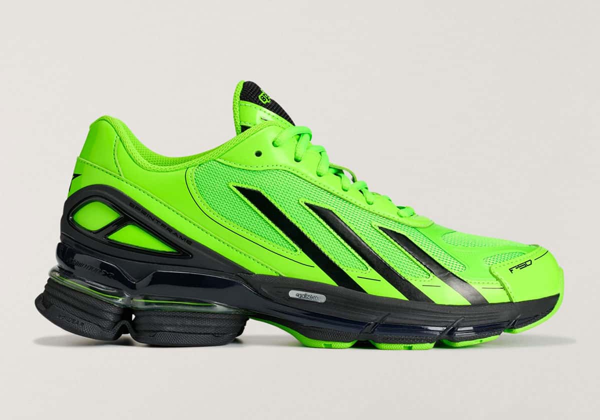 SP5DER x adidas F50 Formotion KZ6581 en verde neón con suela y Three Stripes en negro, vista lateral
