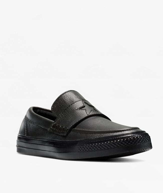Mocasín Converse Chuck Taylor All Star de piel negra con antifaz y estrella calada, suela negra