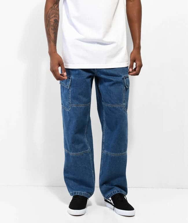 Jeans cargo Empyre de corte holgado en azul medio, con bolsillos laterales en los muslos y costuras horizontales en las rodillas