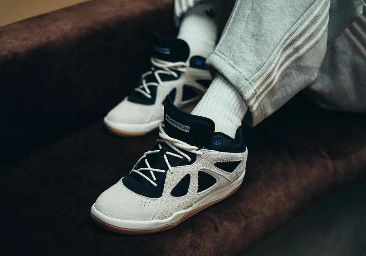 Las BadBo 1.0 Rise en contexto lifestyle con estética tropical